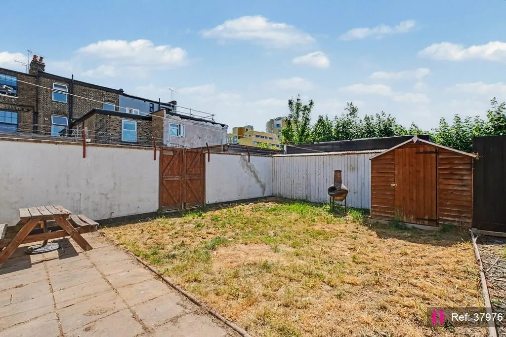2 bedroom maisonette for rent