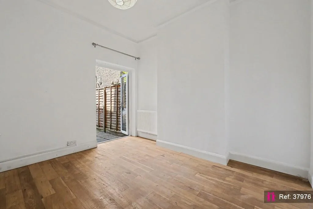 2 bedroom maisonette for rent