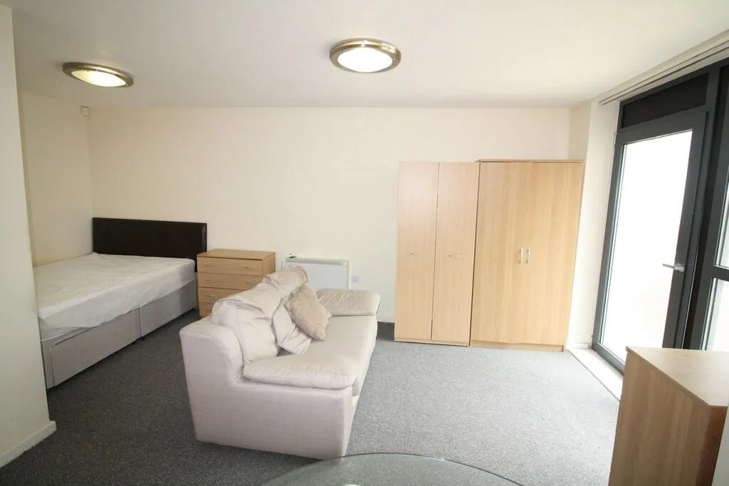 Studio flat for rent