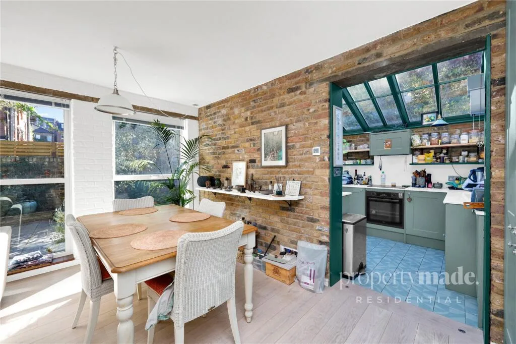 2 bedroom detached house for rent