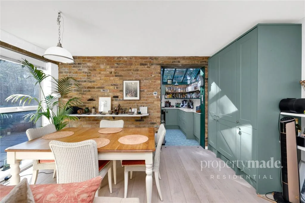 2 bedroom detached house for rent