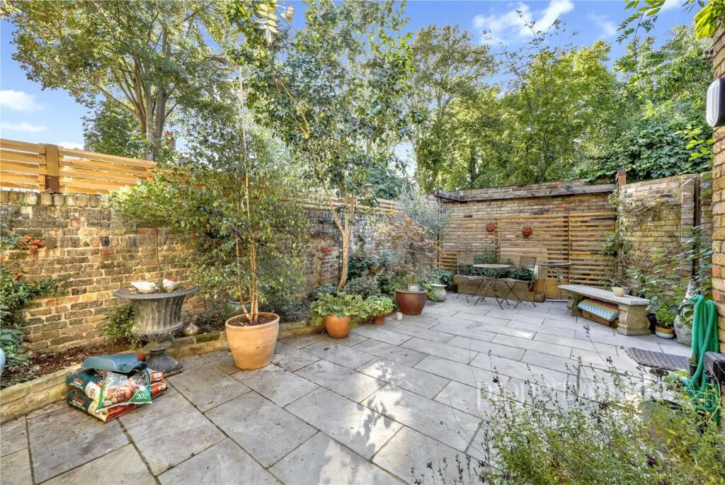 2 bedroom detached house for rent