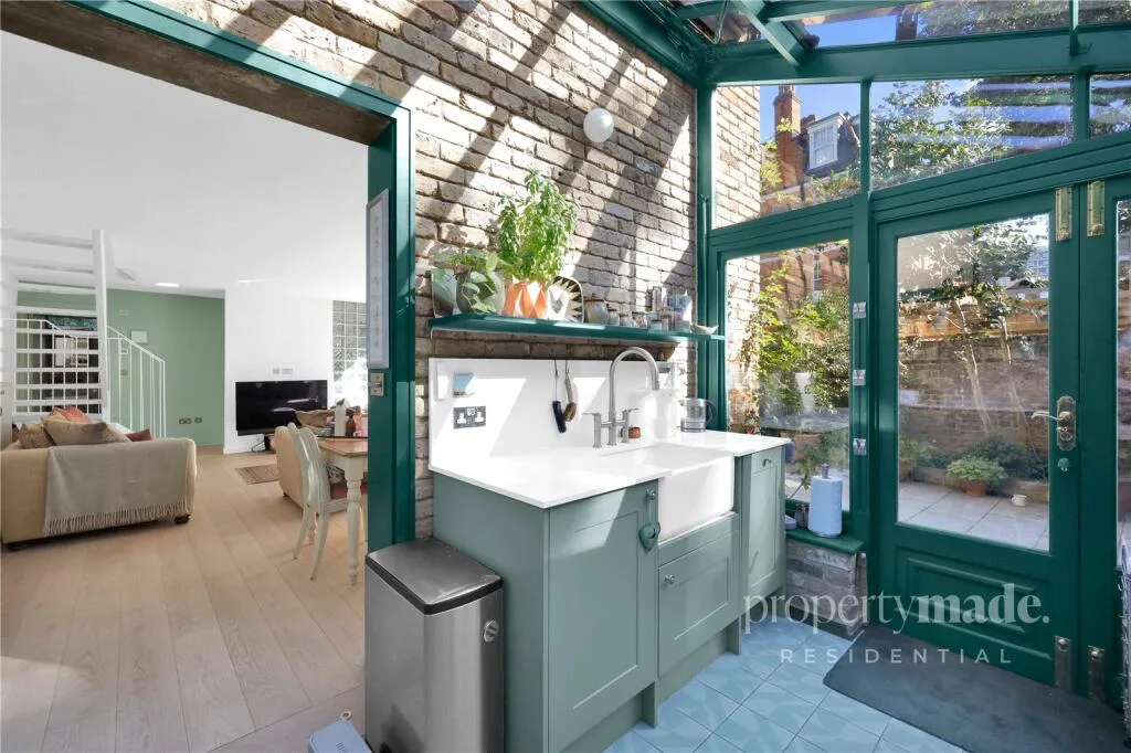 2 bedroom detached house for rent