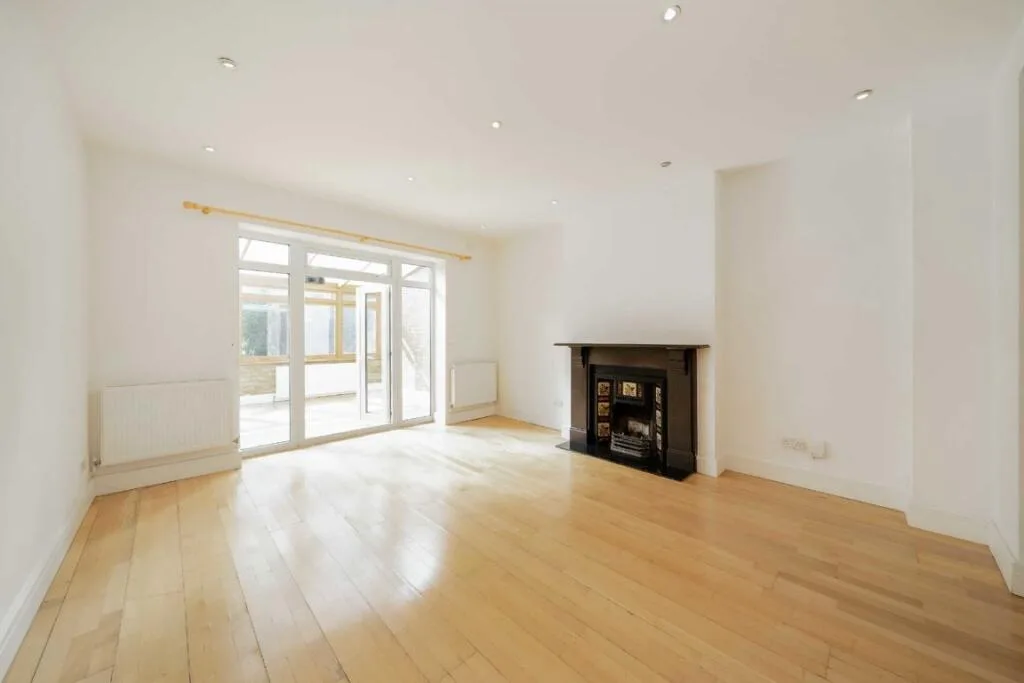 3 bedroom flat for rent