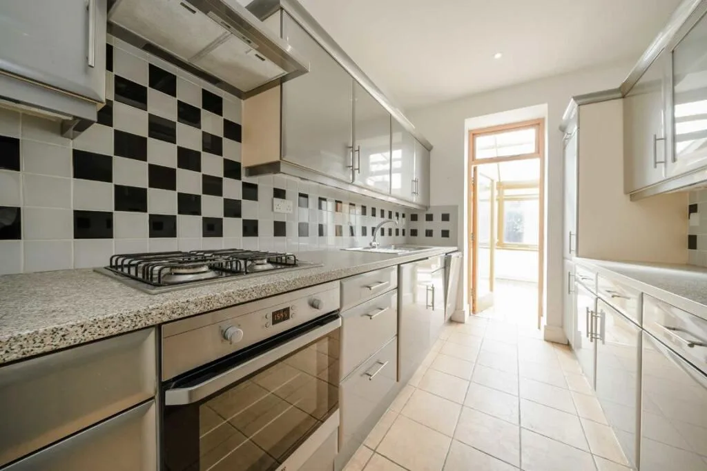 3 bedroom flat for rent