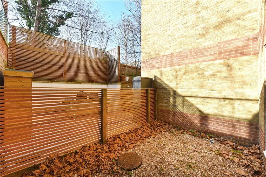 2 bedroom end of terrace house for rent