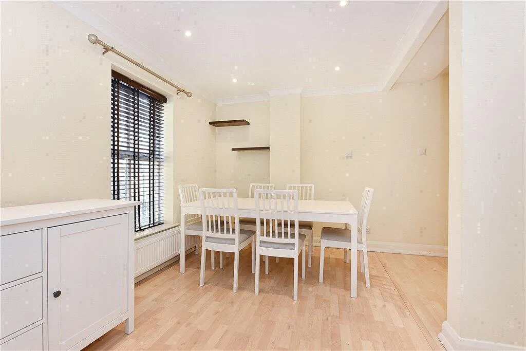2 bedroom end of terrace house for rent