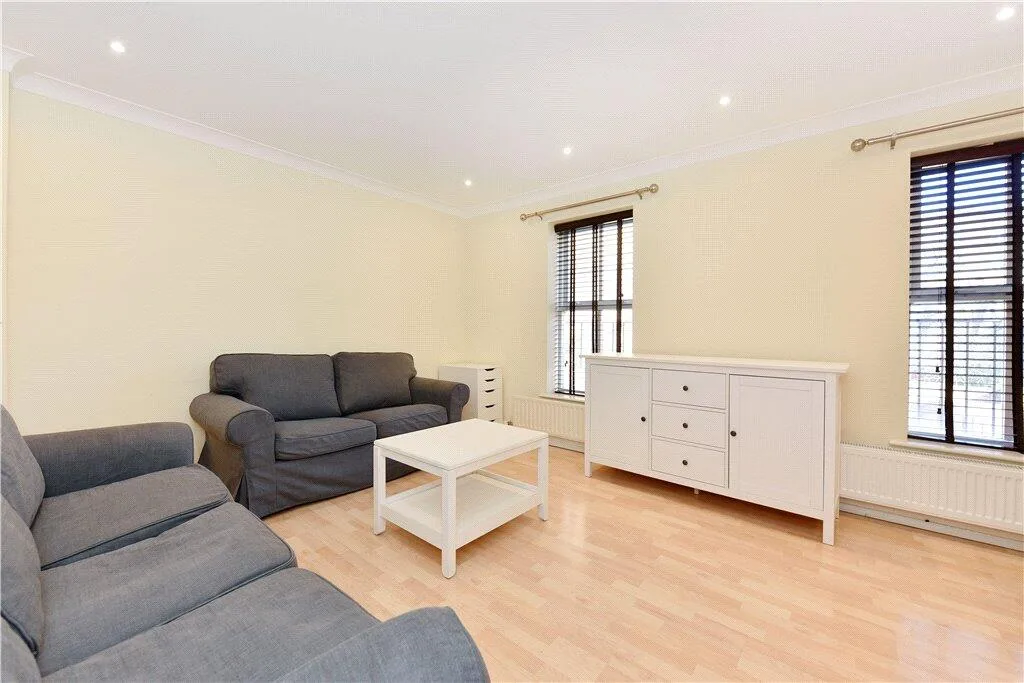 2 bedroom end of terrace house for rent