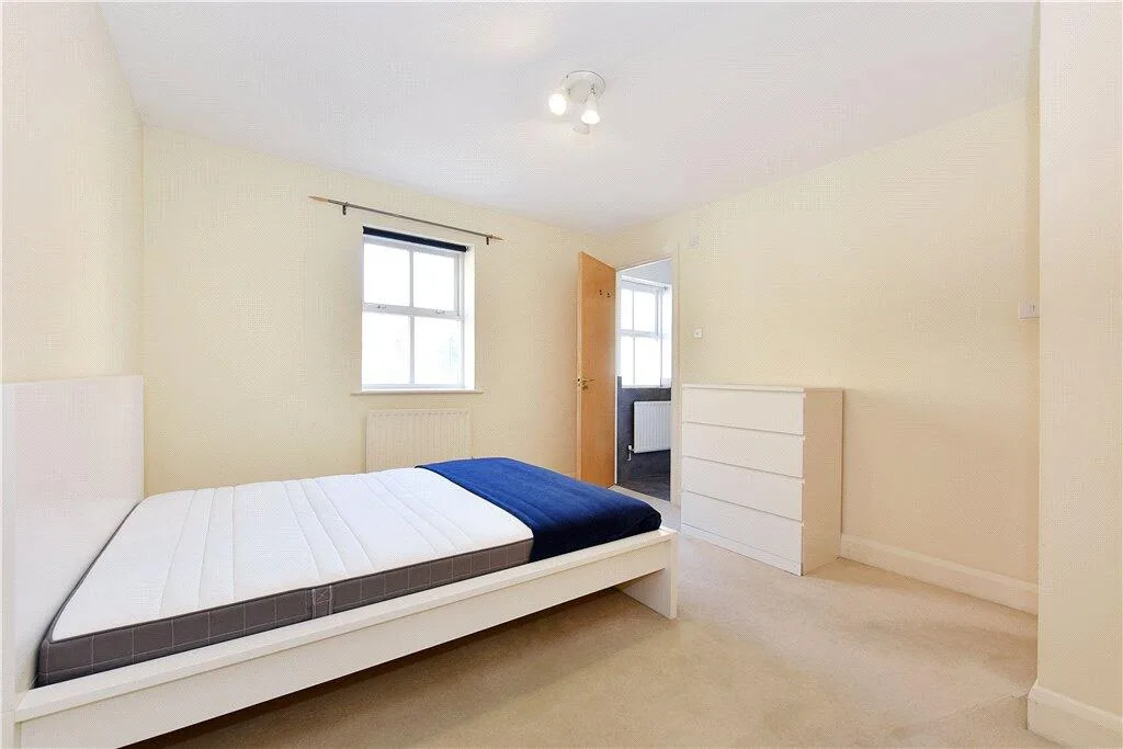 2 bedroom end of terrace house for rent