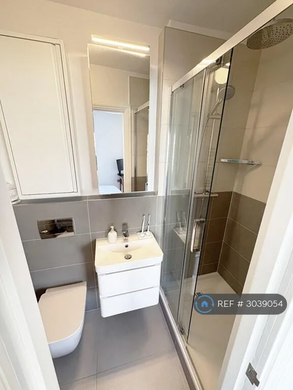 3 bedroom maisonette for rent