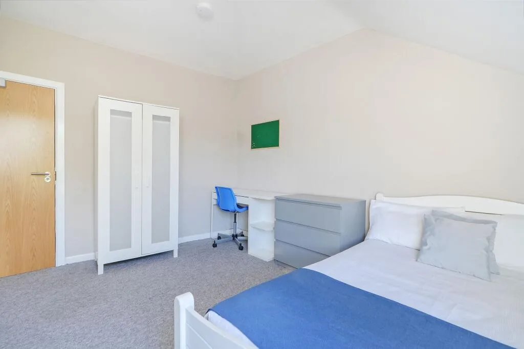 6 bedroom flat for rent