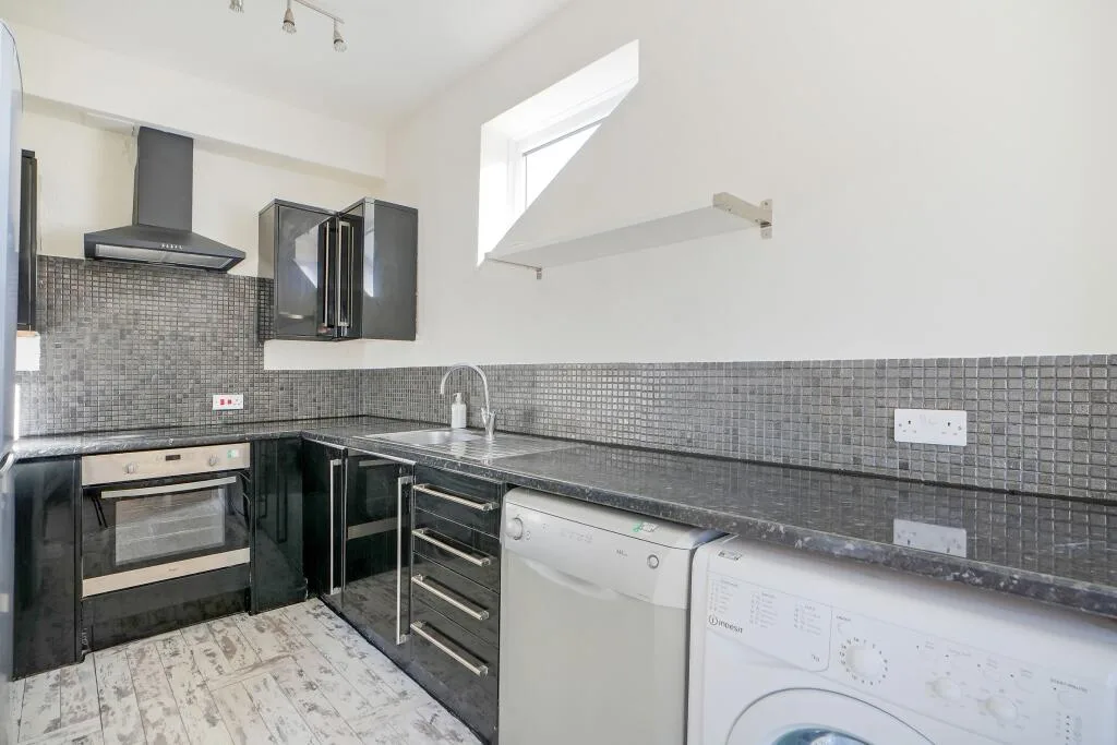 6 bedroom flat for rent