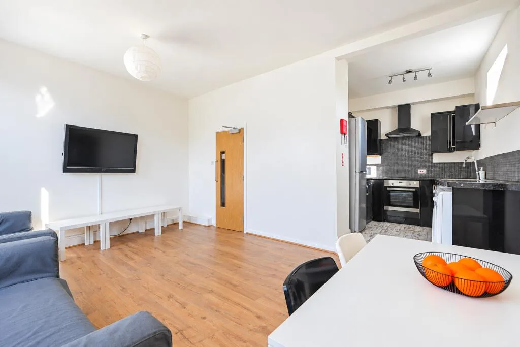 6 bedroom flat for rent
