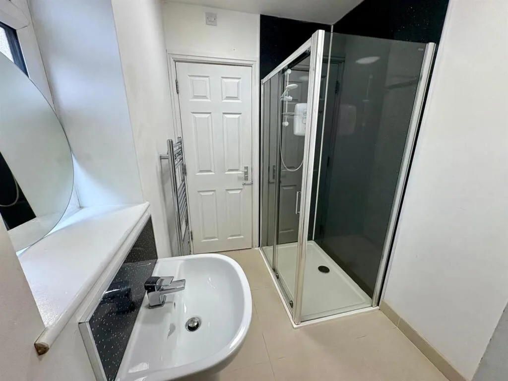5 bedroom terraced house for rent