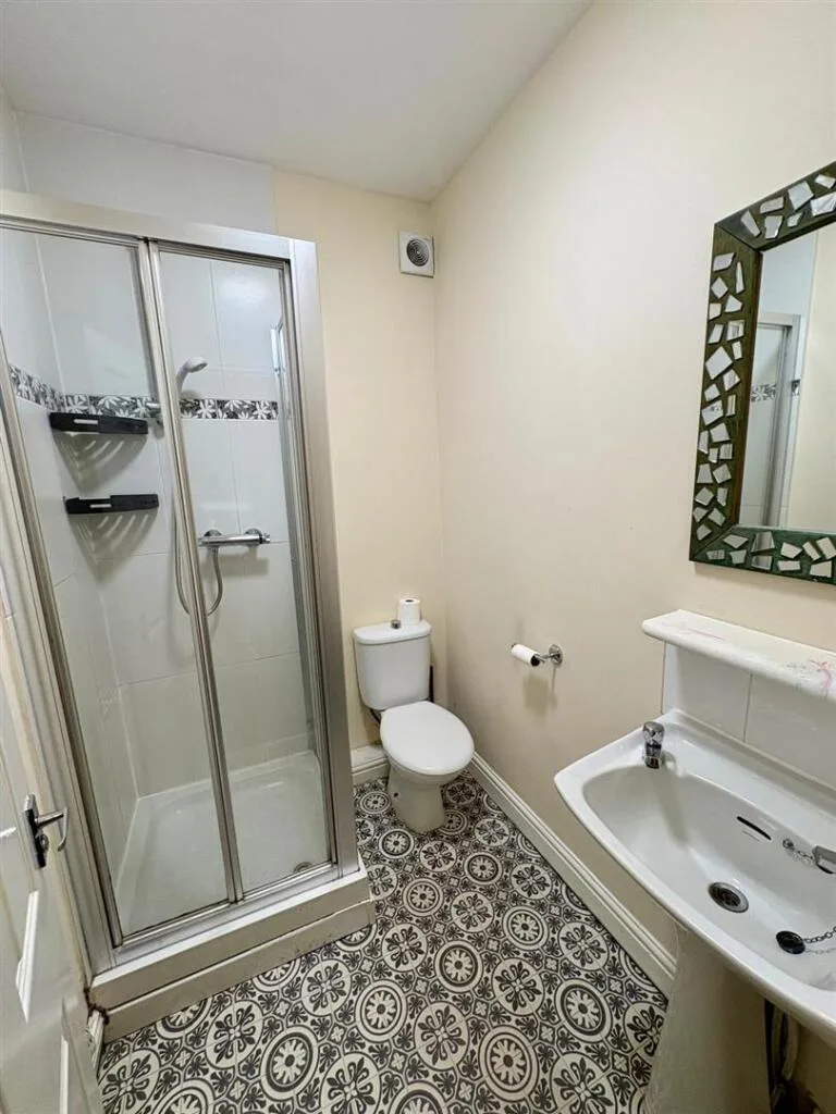 5 bedroom terraced house for rent