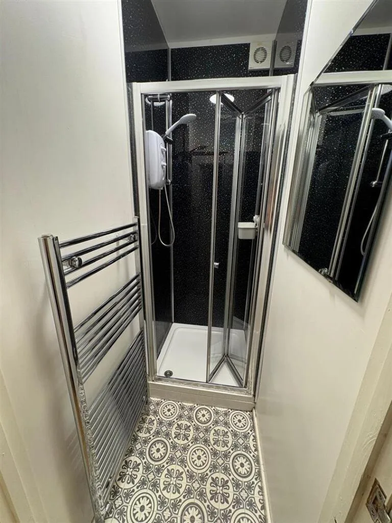 5 bedroom terraced house for rent