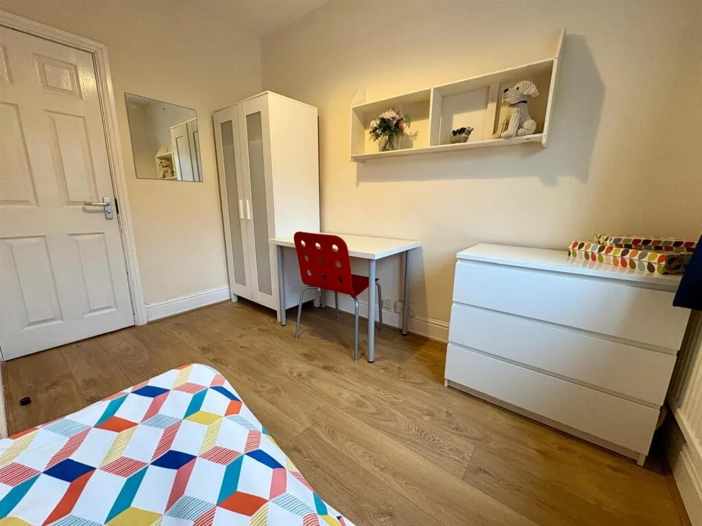5 bedroom terraced house for rent