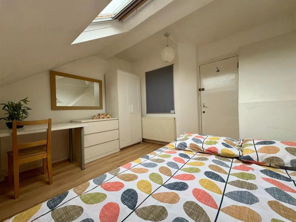 5 bedroom terraced house for rent