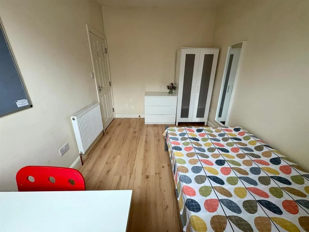 5 bedroom terraced house for rent