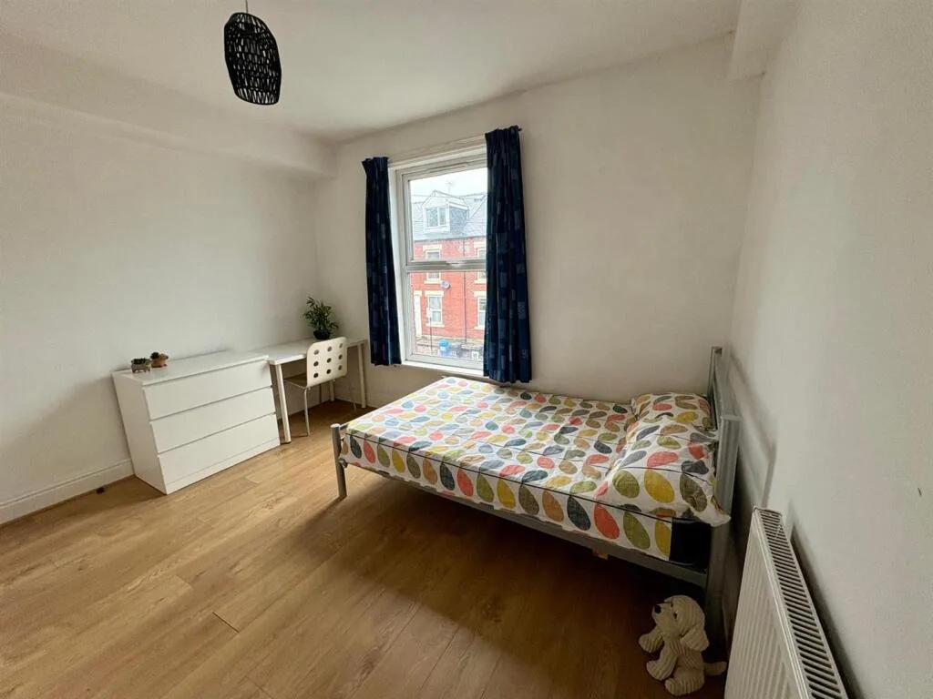 5 bedroom terraced house for rent