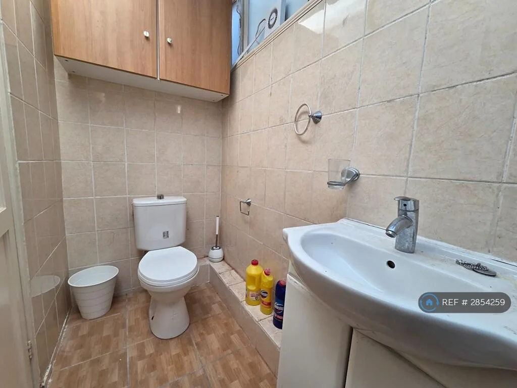 1 bedroom house share for rent