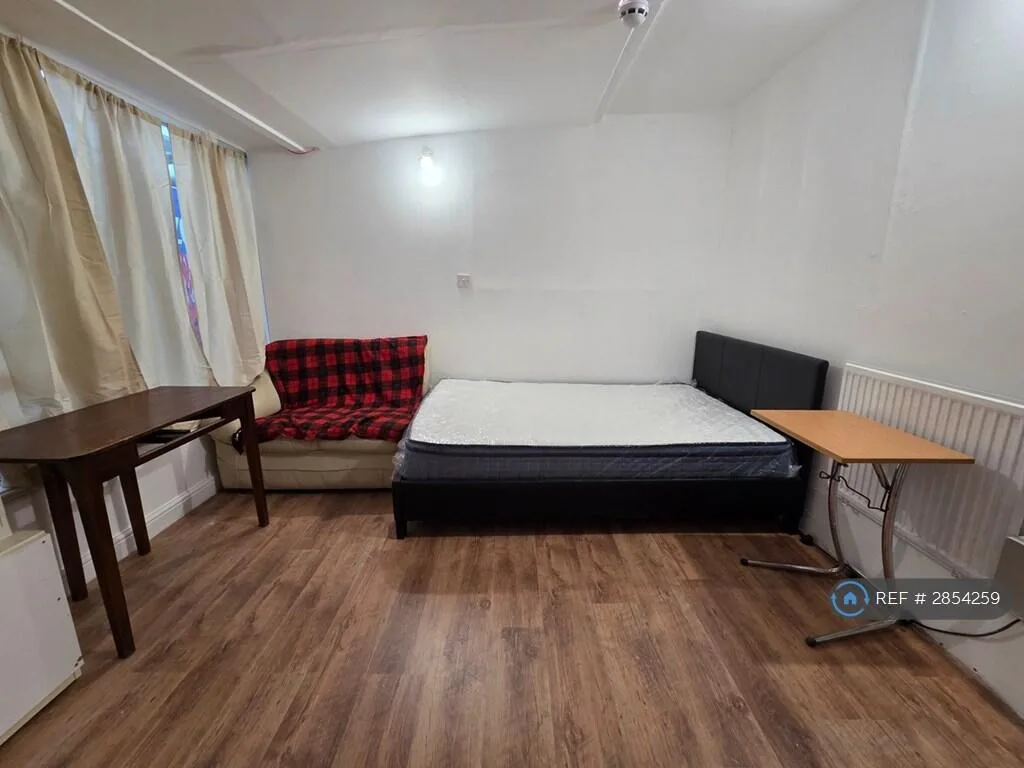 1 bedroom house share for rent
