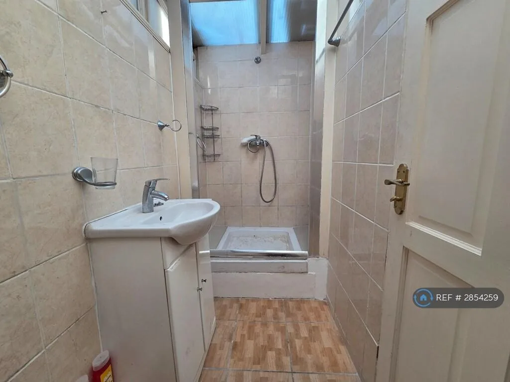 1 bedroom house share for rent