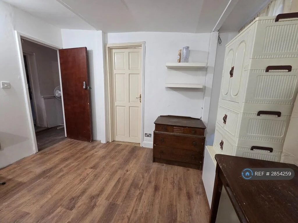 1 bedroom house share for rent