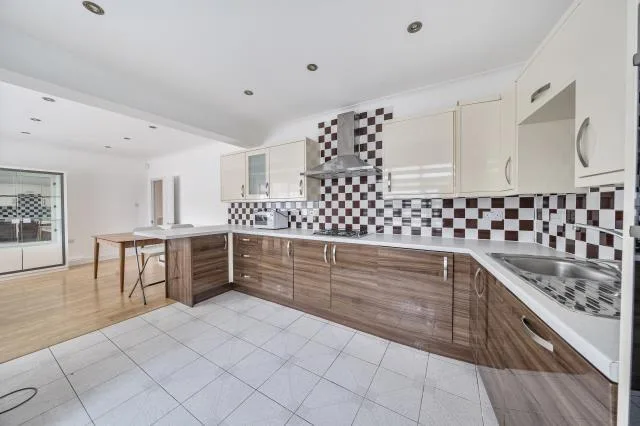 4 bedroom detached house for rent