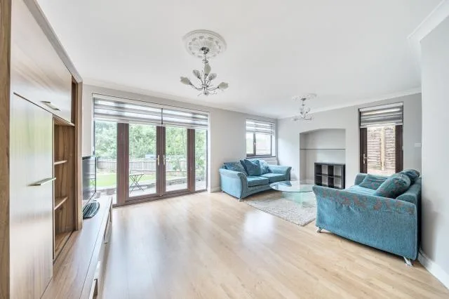 4 bedroom detached house for rent