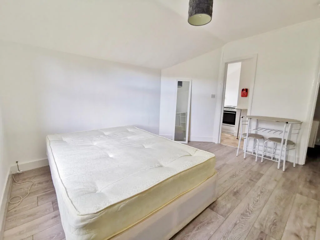 Studio flat for rent