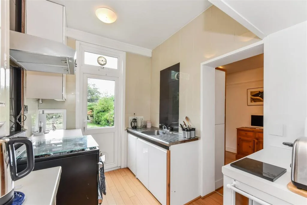 3 bedroom end of terrace house for rent