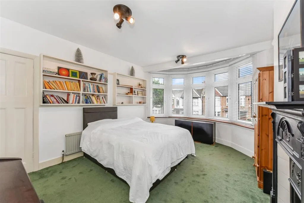 3 bedroom end of terrace house for rent