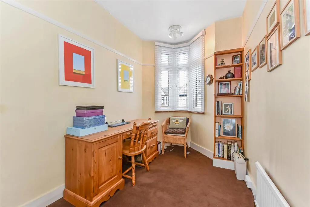 3 bedroom end of terrace house for rent