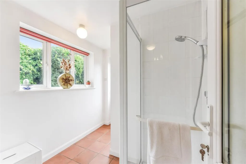 3 bedroom end of terrace house for rent