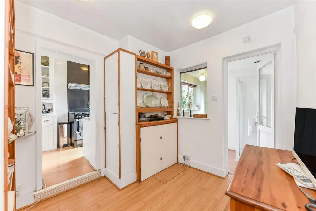 3 bedroom end of terrace house for rent
