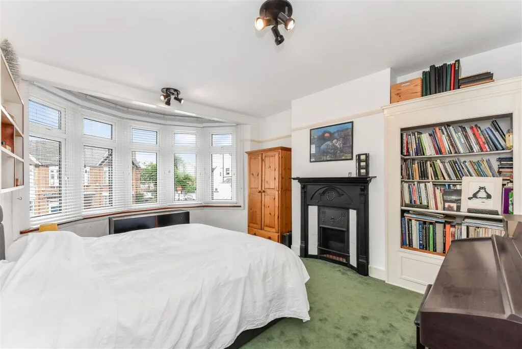 3 bedroom end of terrace house for rent