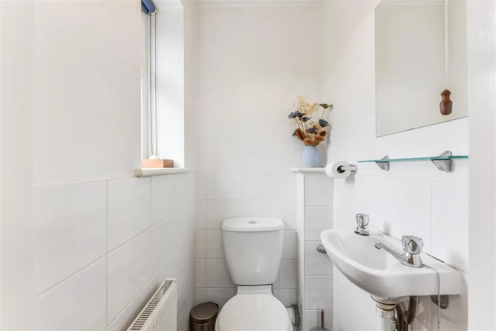 3 bedroom end of terrace house for rent