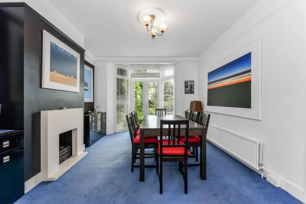 3 bedroom end of terrace house for rent