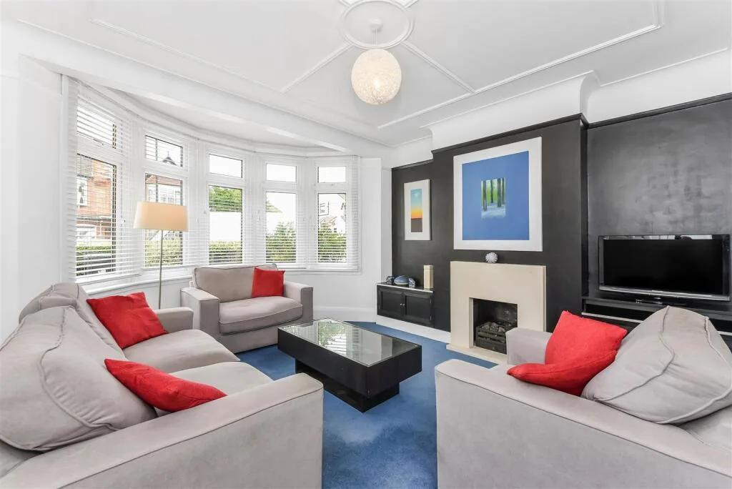 3 bedroom end of terrace house for rent