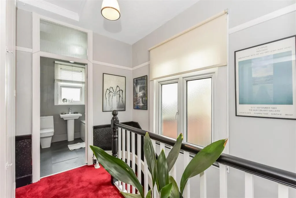 3 bedroom end of terrace house for rent