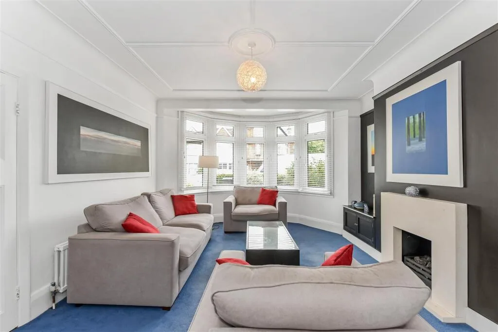 3 bedroom end of terrace house for rent