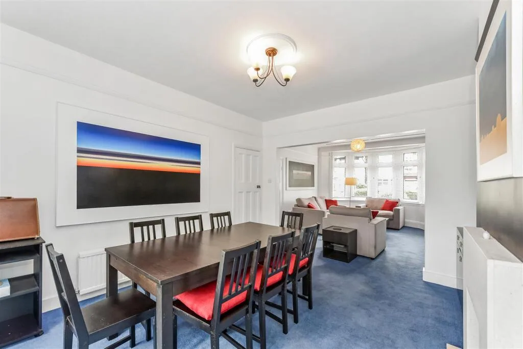 3 bedroom end of terrace house for rent