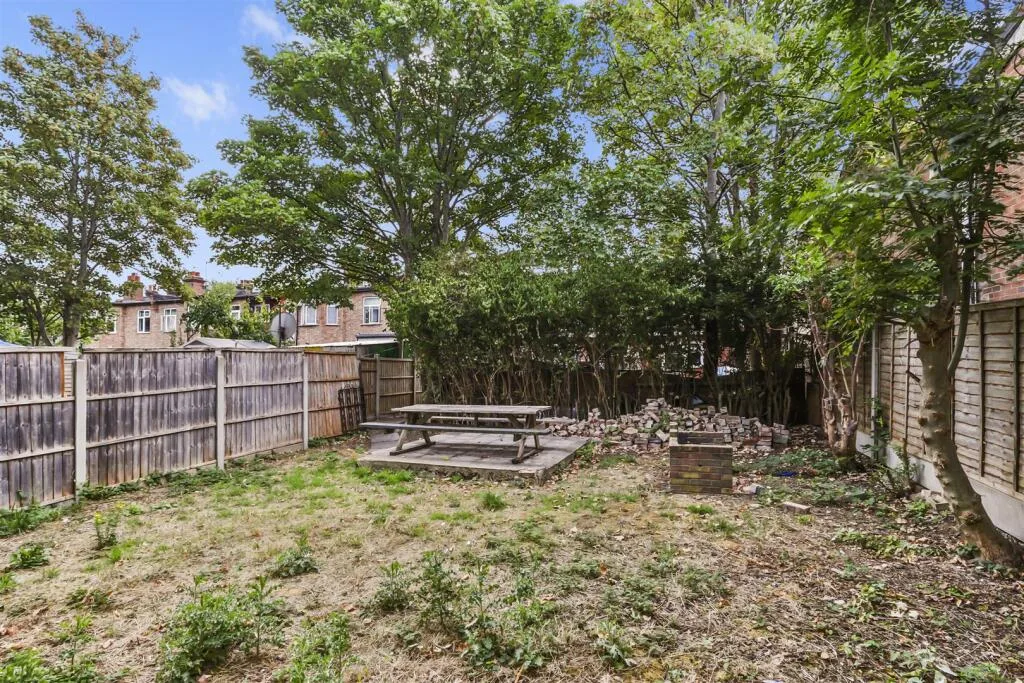 3 bedroom flat for rent