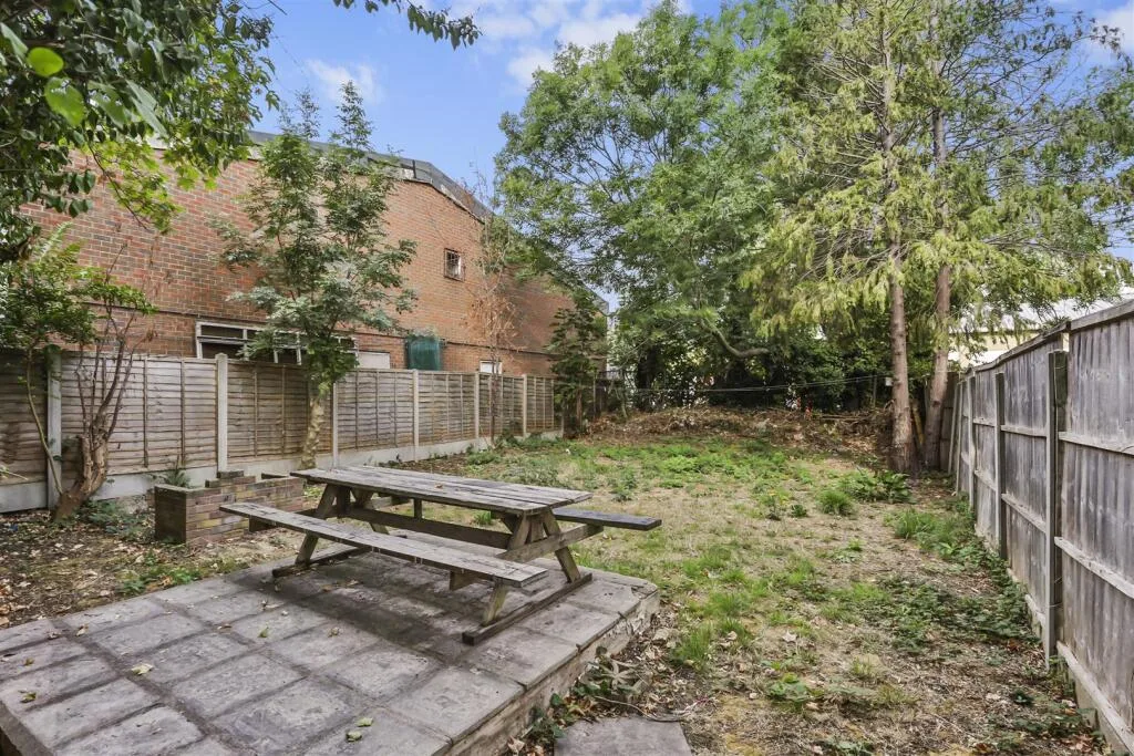 3 bedroom flat for rent