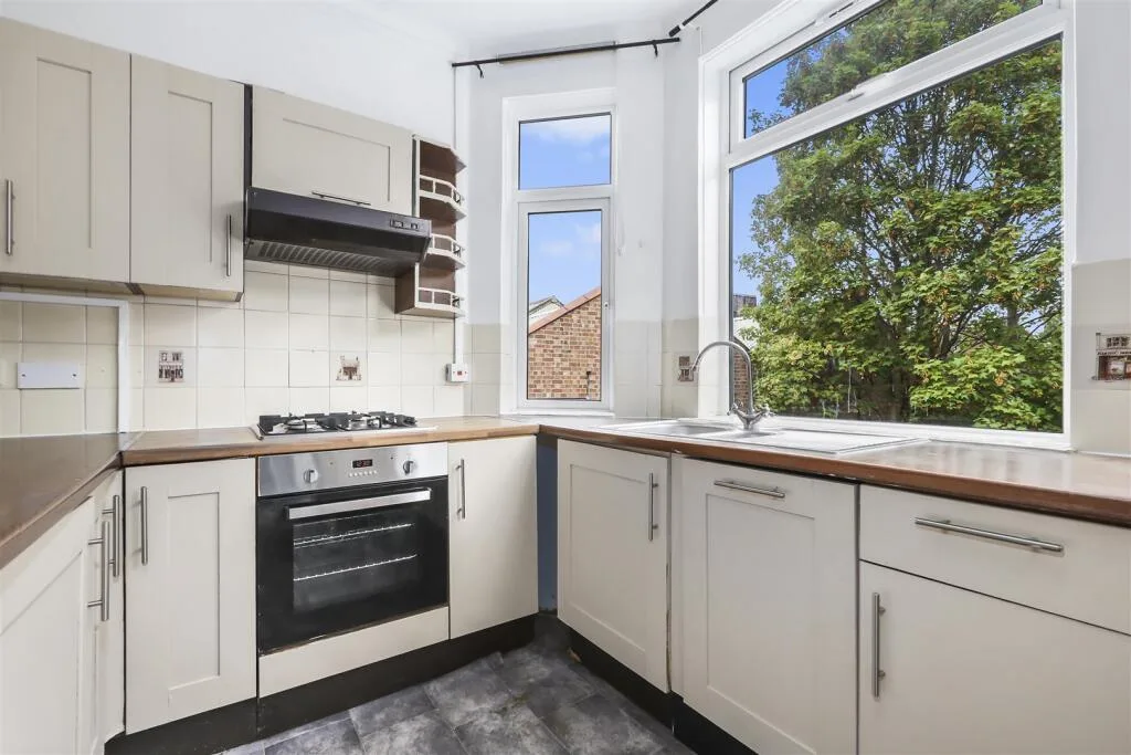 3 bedroom flat for rent