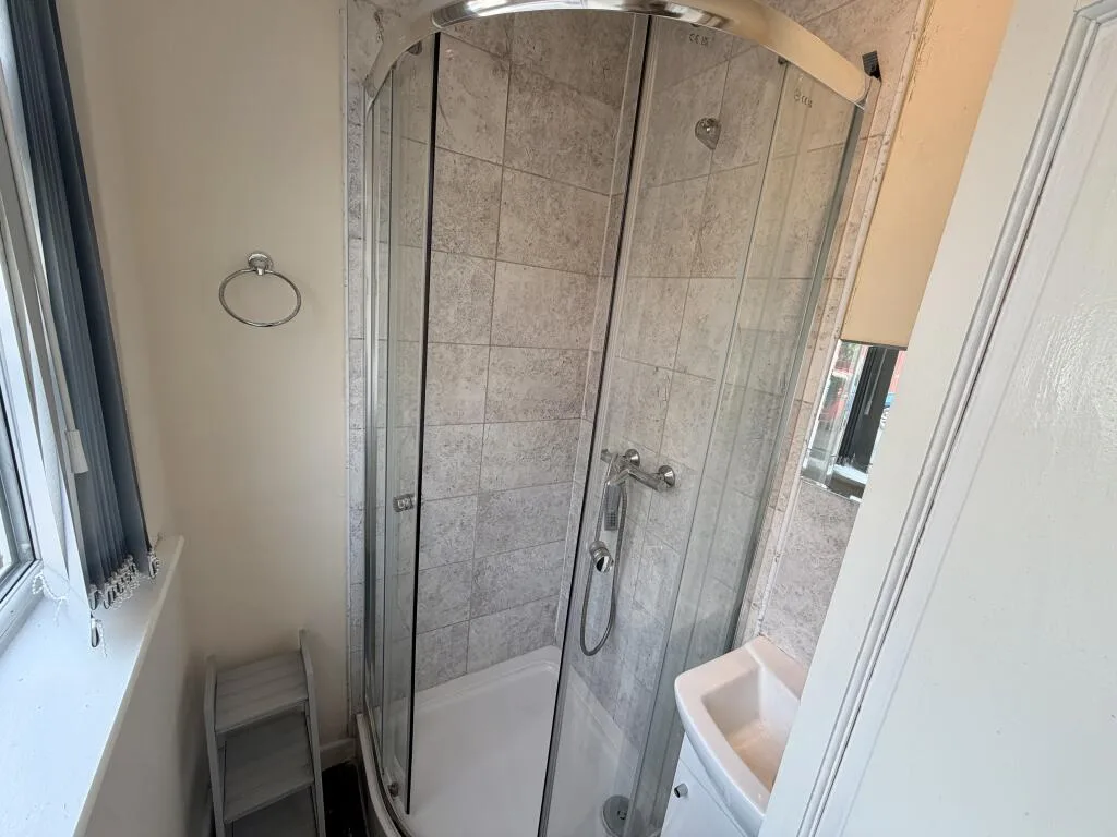 3 bedroom semi-detached house for rent