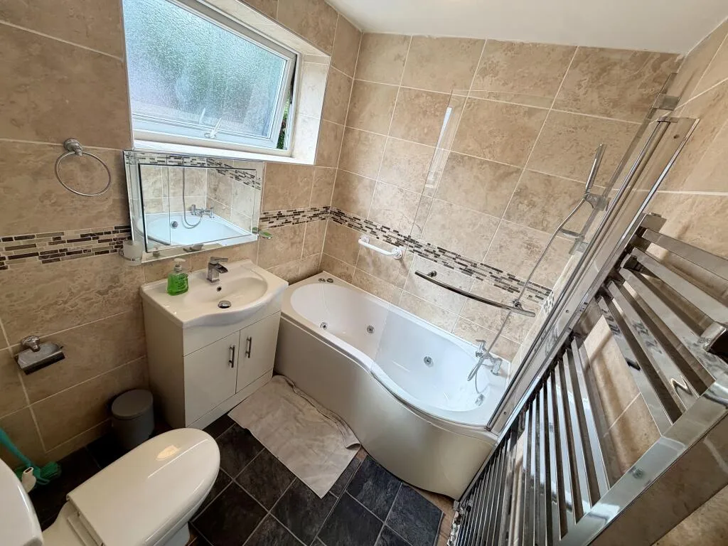 3 bedroom semi-detached house for rent
