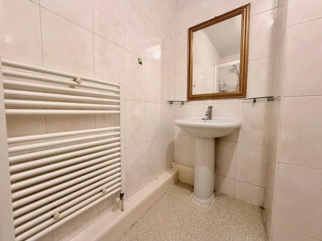 2 bedroom penthouse for rent