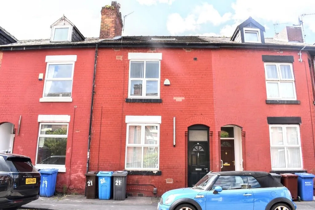 5 bedroom terraced house for rent